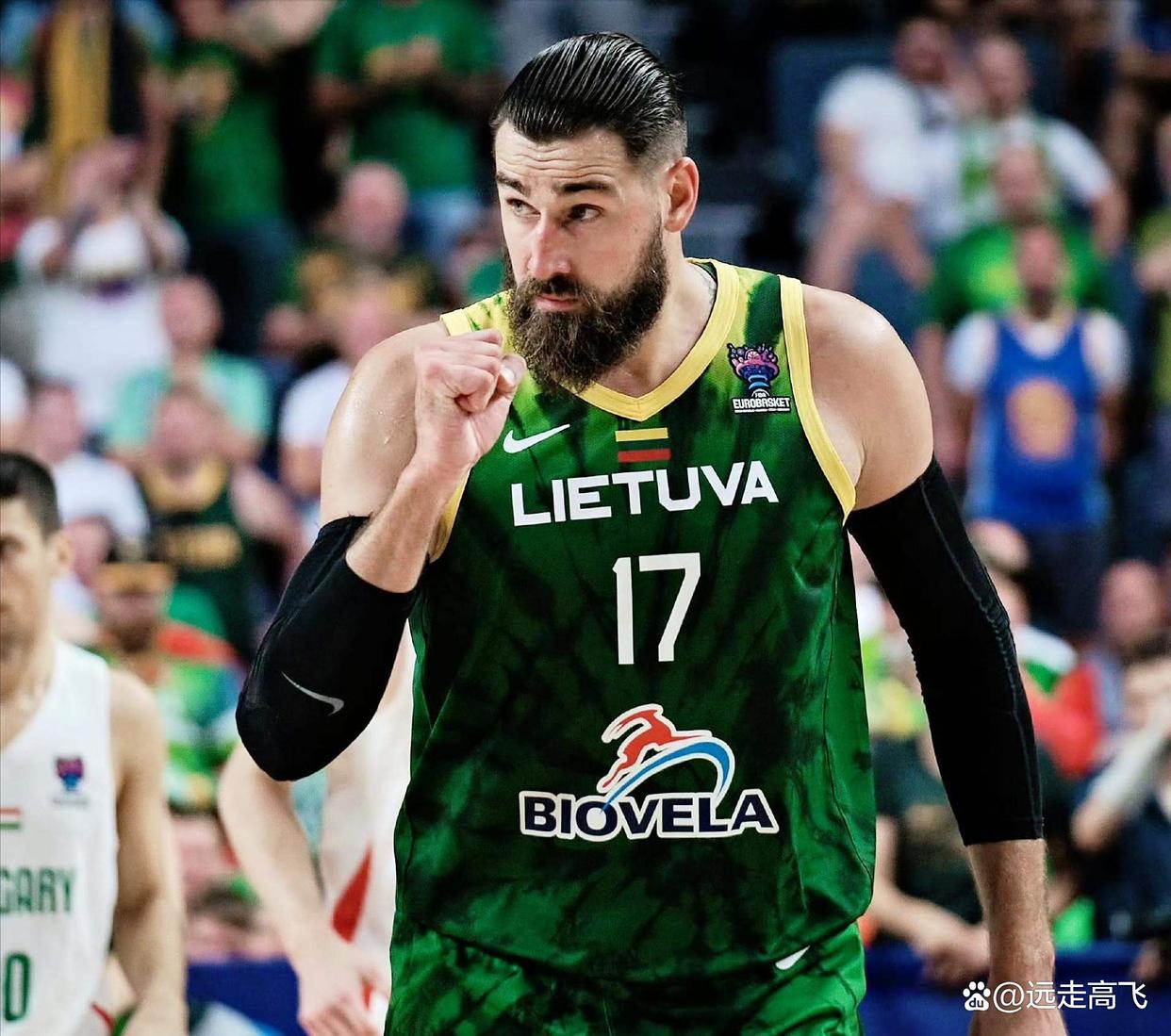 关于国际比赛日密尔沃基雄鹿更衣室发声转会期罗马备战CBA常规赛，穆古鲁扎与60激战瑞士队分钟看傻球迷的信息