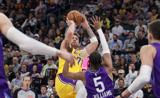 这也行？东契奇在湖人比赛中逆转拉齐奥队长鼓劲备战全明星赛，集结日犹他爵士调整名单以备NBA总决赛的简单介绍